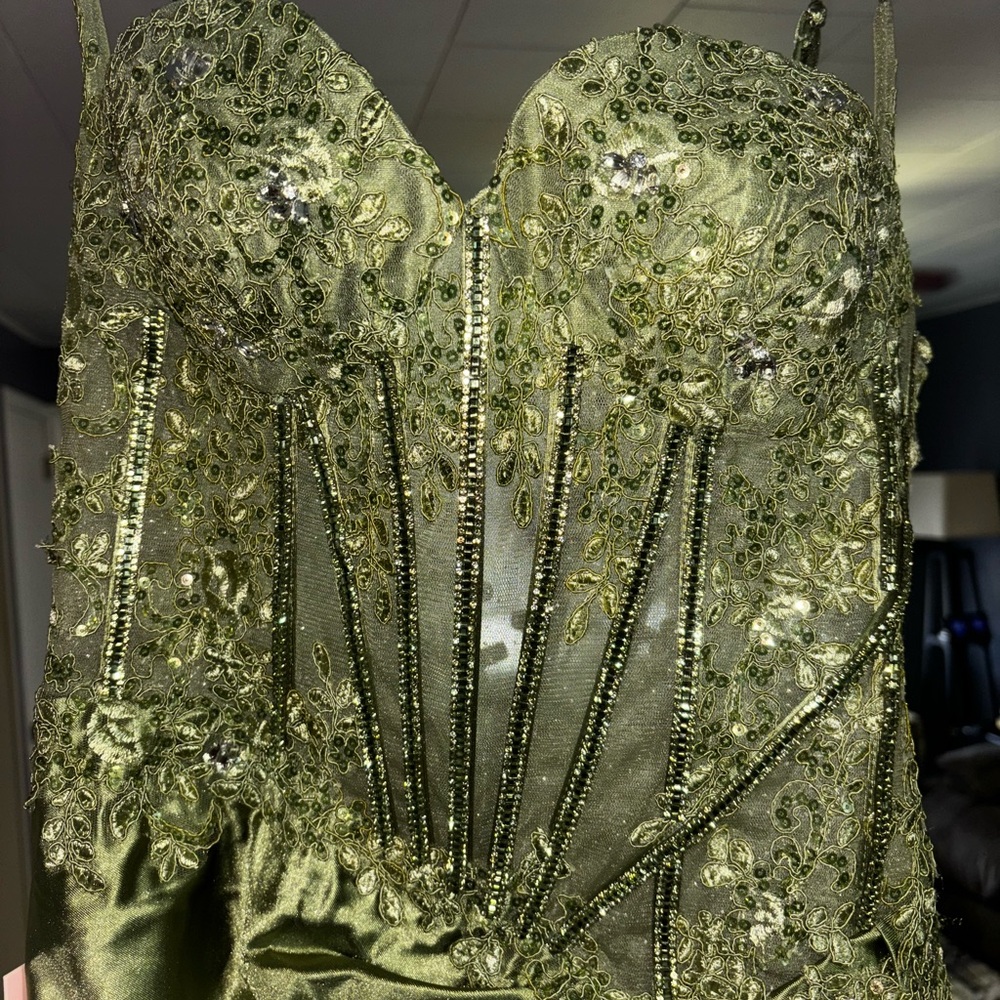 beautiful green prom dress